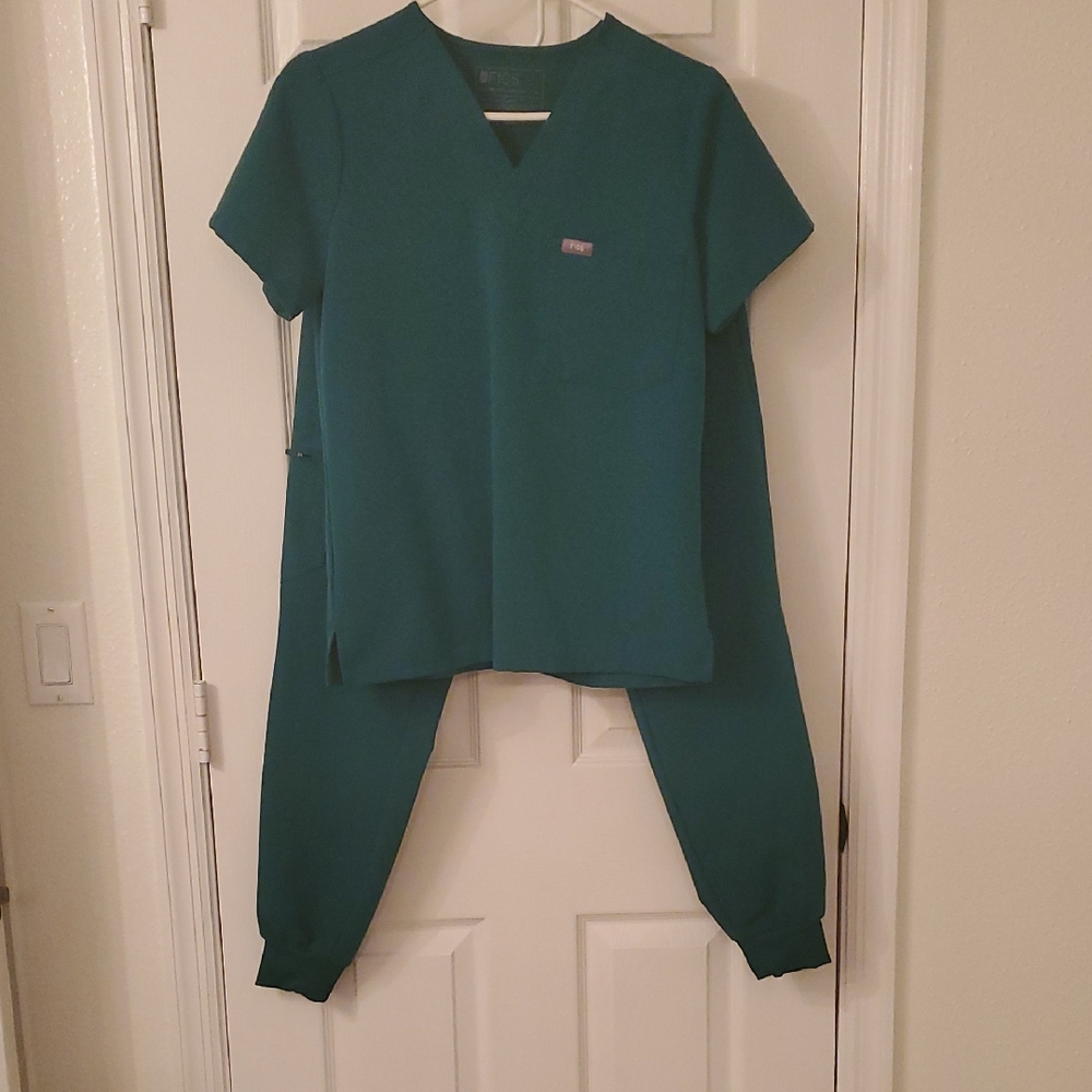 Figs Hunter Green Scrub Set